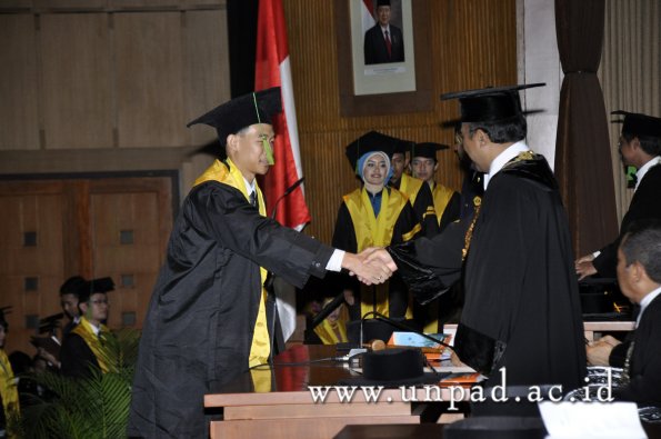 dok-humas-unpad_ilalang-foto_wisuda-gel-1-2010-2011_profesi-dokter_285