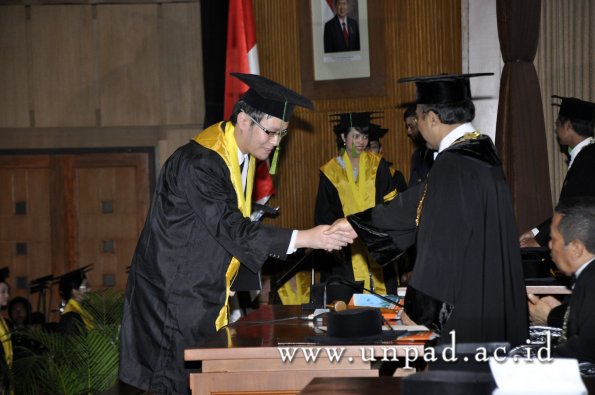 dok-humas-unpad_ilalang-foto_wisuda-gel-1-2010-2011_profesi-dokter_293