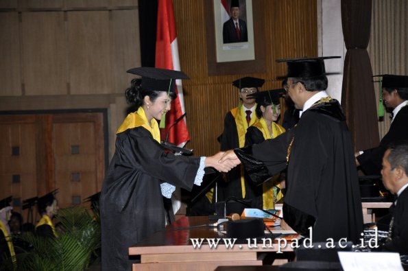 dok-humas-unpad_ilalang-foto_wisuda-gel-1-2010-2011_profesi-dokter_294