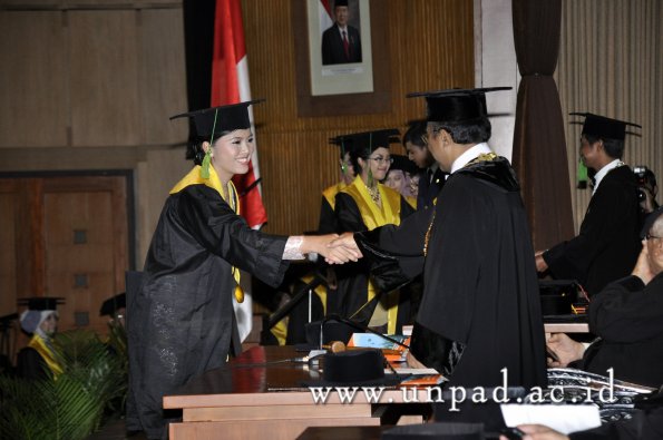 dok-humas-unpad_ilalang-foto_wisuda-gel-1-2010-2011_profesi-dokter_301