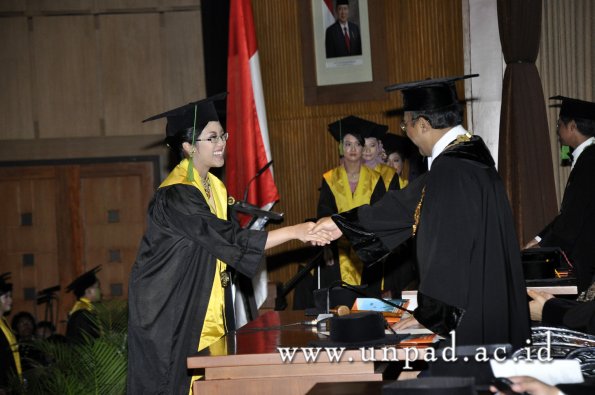 dok-humas-unpad_ilalang-foto_wisuda-gel-1-2010-2011_profesi-dokter_302