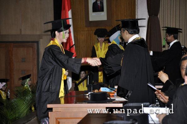 dok-humas-unpad_ilalang-foto_wisuda-gel-1-2010-2011_profesi-dokter_313