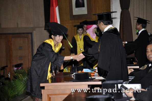 dok-humas-unpad_ilalang-foto_wisuda-gel-1-2010-2011_profesi-dokter_315