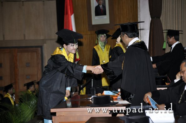 dok-humas-unpad_ilalang-foto_wisuda-gel-1-2010-2011_profesi-dokter_320