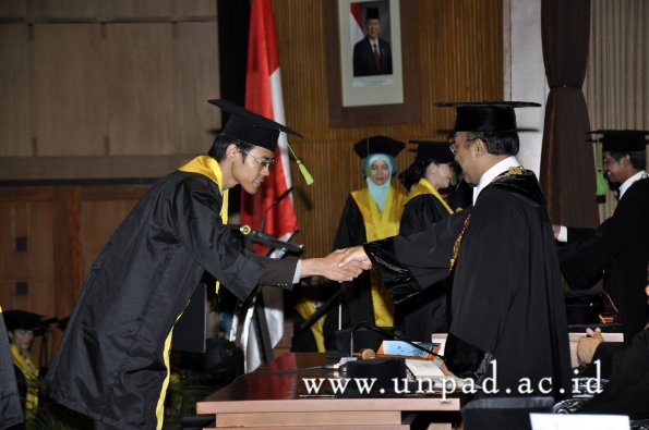 dok-humas-unpad_ilalang-foto_wisuda-gel-1-2010-2011_profesi-dokter_347