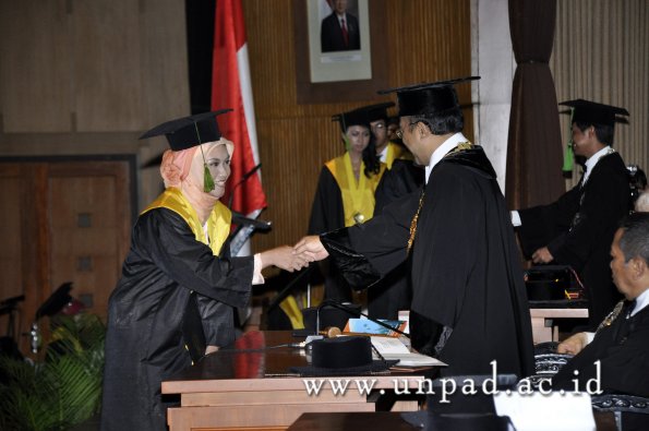 dok-humas-unpad_ilalang-foto_wisuda-gel-1-2010-2011_profesi-dokter_350