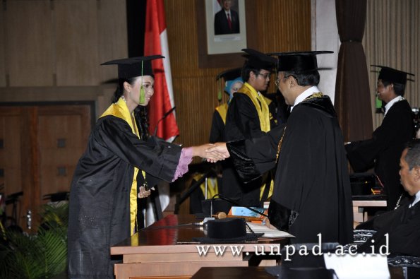 dok-humas-unpad_ilalang-foto_wisuda-gel-1-2010-2011_profesi-dokter_352