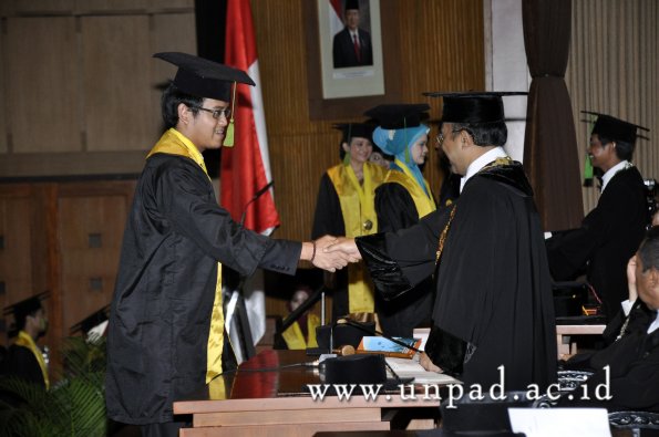 dok-humas-unpad_ilalang-foto_wisuda-gel-1-2010-2011_profesi-dokter_353