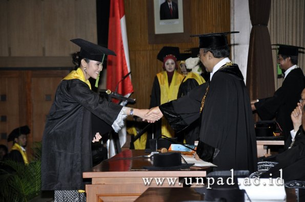 dok-humas-unpad_ilalang-foto_wisuda-gel-1-2010-2011_profesi-dokter_357