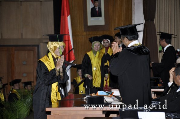 dok-humas-unpad_ilalang-foto_wisuda-gel-1-2010-2011_profesi-dokter_360