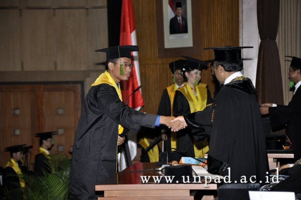 dok-humas-unpad_ilalang-foto_wisuda-gel-1-2010-2011_profesi-dokter_364