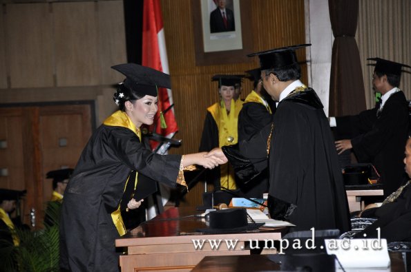 dok-humas-unpad_ilalang-foto_wisuda-gel-1-2010-2011_profesi-dokter_365