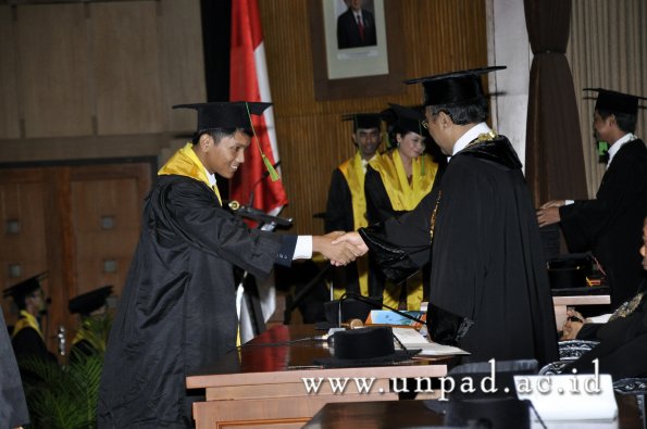 dok-humas-unpad_ilalang-foto_wisuda-gel-1-2010-2011_profesi-dokter_366