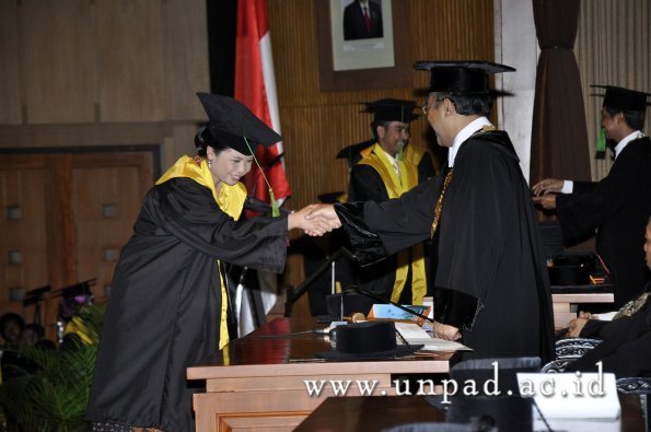 dok-humas-unpad_ilalang-foto_wisuda-gel-1-2010-2011_profesi-dokter_367