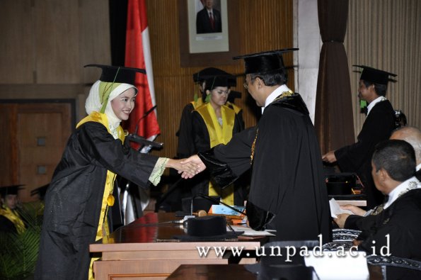 dok-humas-unpad_ilalang-foto_wisuda-gel-1-2010-2011_profesi-dokter_389