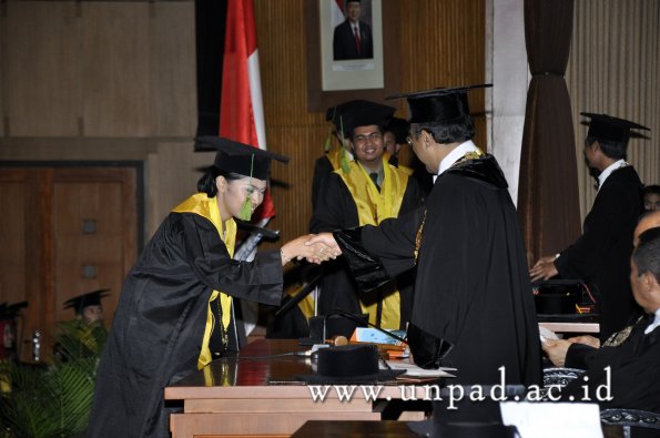 dok-humas-unpad_ilalang-foto_wisuda-gel-1-2010-2011_profesi-dokter_390