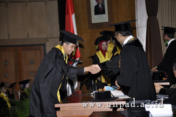 dok-humas-unpad_ilalang-foto_wisuda-gel-1-2010-2011_profesi-dokter_398