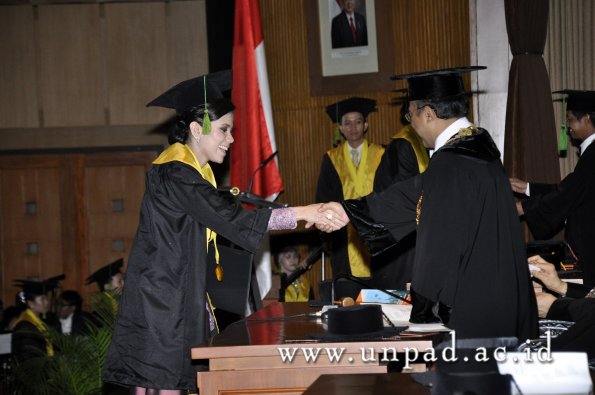 dok-humas-unpad_ilalang-foto_wisuda-gel-1-2010-2011_profesi-dokter_400