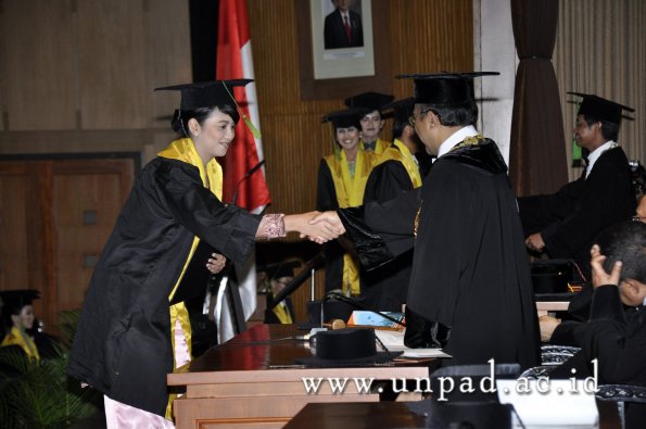 dok-humas-unpad_ilalang-foto_wisuda-gel-1-2010-2011_profesi-dokter_401