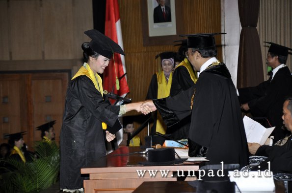 dok-humas-unpad_ilalang-foto_wisuda-gel-1-2010-2011_profesi-dokter_403