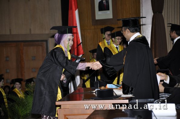 dok-humas-unpad_ilalang-foto_wisuda-gel-1-2010-2011_profesi-dokter_405