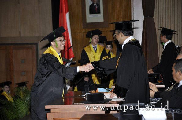 dok-humas-unpad_ilalang-foto_wisuda-gel-1-2010-2011_profesi-dokter_406