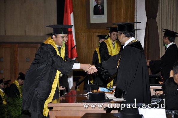 dok-humas-unpad_ilalang-foto_wisuda-gel-1-2010-2011_profesi-dokter_410