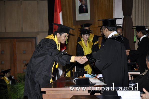 dok-humas-unpad_ilalang-foto_wisuda-gel-1-2010-2011_profesi-dokter_411