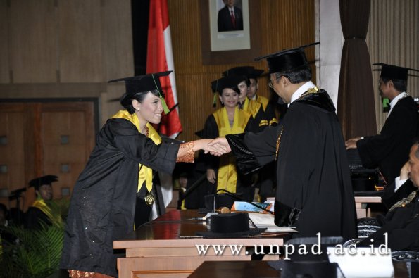 dok-humas-unpad_ilalang-foto_wisuda-gel-1-2010-2011_profesi-dokter_414