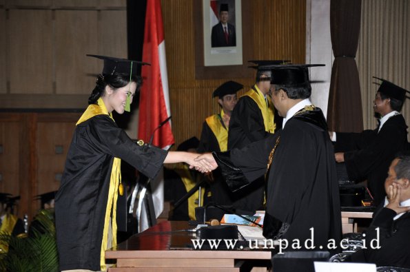 dok-humas-unpad_ilalang-foto_wisuda-gel-1-2010-2011_profesi-dokter_416