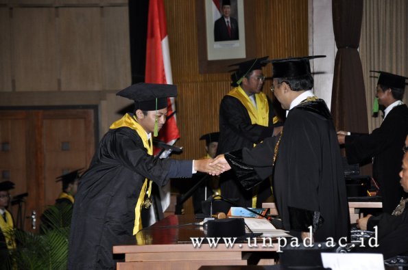 dok-humas-unpad_ilalang-foto_wisuda-gel-1-2010-2011_profesi-dokter_420