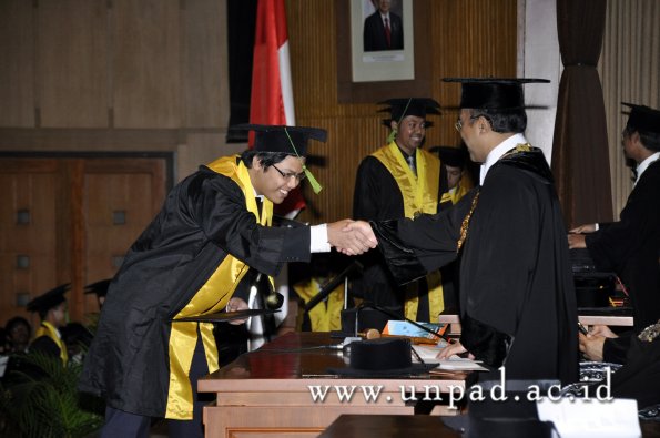 dok-humas-unpad_ilalang-foto_wisuda-gel-1-2010-2011_profesi-dokter_422