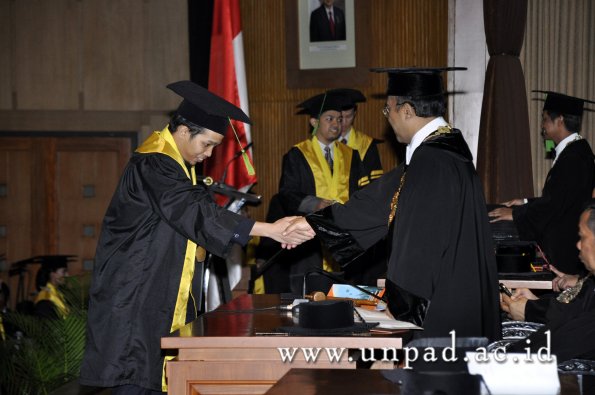 dok-humas-unpad_ilalang-foto_wisuda-gel-1-2010-2011_profesi-dokter_424