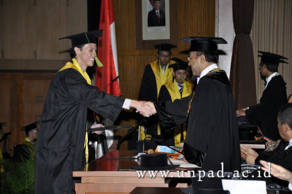 dok-humas-unpad_ilalang-foto_wisuda-gel-1-2010-2011_profesi-dokter_426