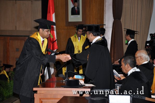 dok-humas-unpad_ilalang-foto_wisuda-gel-1-2010-2011_profesi-dokter_500