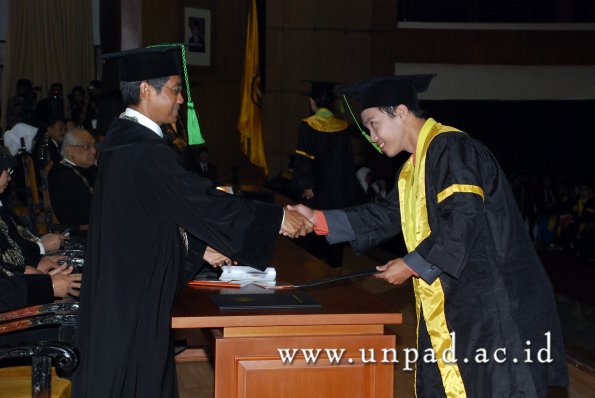 dok-humas-unpad_ilalang-foto_wisuda-gel-1-2010-2011_s1-kedokteran_004