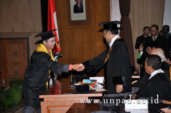 dok-humas-unpad_ilalang-foto_wisuda-gel-1-2010-2011_s1-kedokteran_005