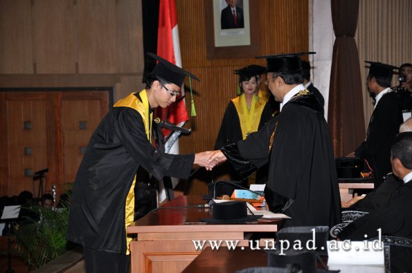 dok-humas-unpad_ilalang-foto_wisuda-gel-1-2010-2011_s1-kedokteran_007