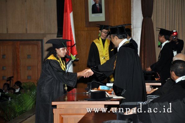 dok-humas-unpad_ilalang-foto_wisuda-gel-1-2010-2011_s1-kedokteran_008