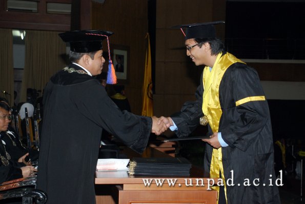 dok-humas-unpad_ilalang-foto_wisuda-gel-1-2010-2011_s1-ftg_007