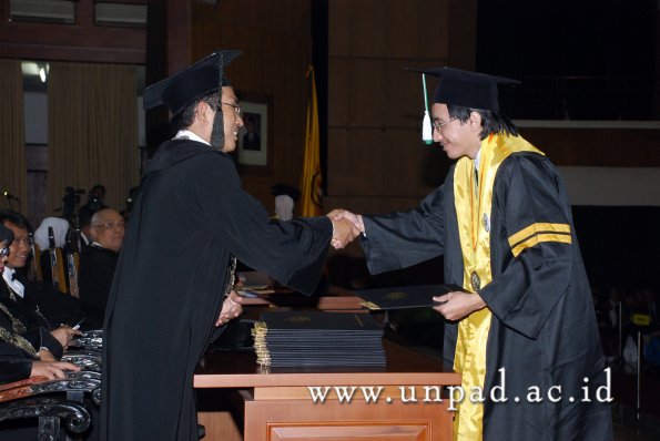 dok-humas-unpad_ilalang-foto_wisuda-gel-1-2010-2011_s2-pasca_026