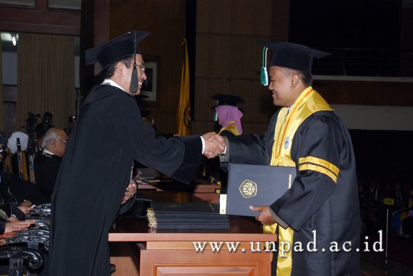 dok-humas-unpad_ilalang-foto_wisuda-gel-1-2010-2011_s2-pasca_032