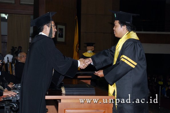 dok-humas-unpad_ilalang-foto_wisuda-gel-1-2010-2011_s2-pasca_034