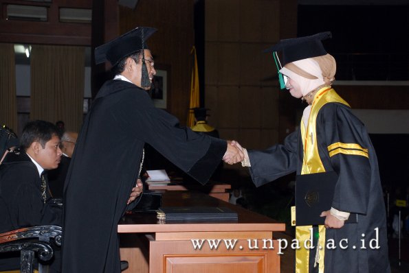 dok-humas-unpad_ilalang-foto_wisuda-gel-1-2010-2011_s2-pasca_040