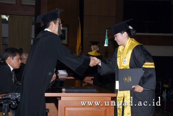 dok-humas-unpad_ilalang-foto_wisuda-gel-1-2010-2011_s2-pasca_041