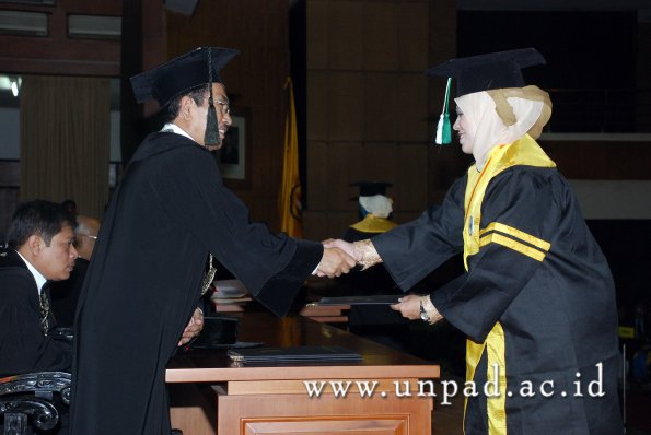 dok-humas-unpad_ilalang-foto_wisuda-gel-1-2010-2011_s2-pasca_043