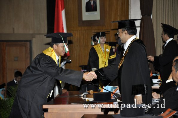 dok-humas-unpad_ilalang-foto_wisuda-gel-1-2010-2011_s2-pasca_044