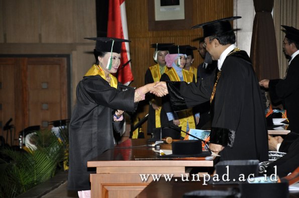 dok-humas-unpad_ilalang-foto_wisuda-gel-1-2010-2011_s2-pasca_048