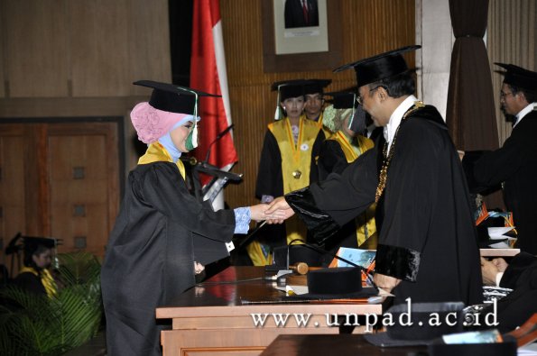 dok-humas-unpad_ilalang-foto_wisuda-gel-1-2010-2011_s2-pasca_049