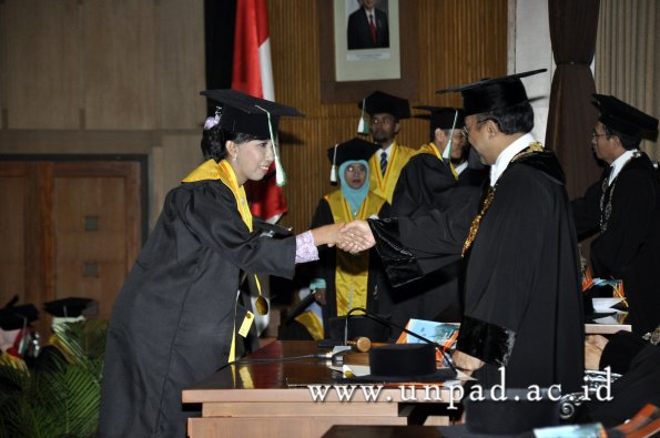 dok-humas-unpad_ilalang-foto_wisuda-gel-1-2010-2011_s2-pasca_051